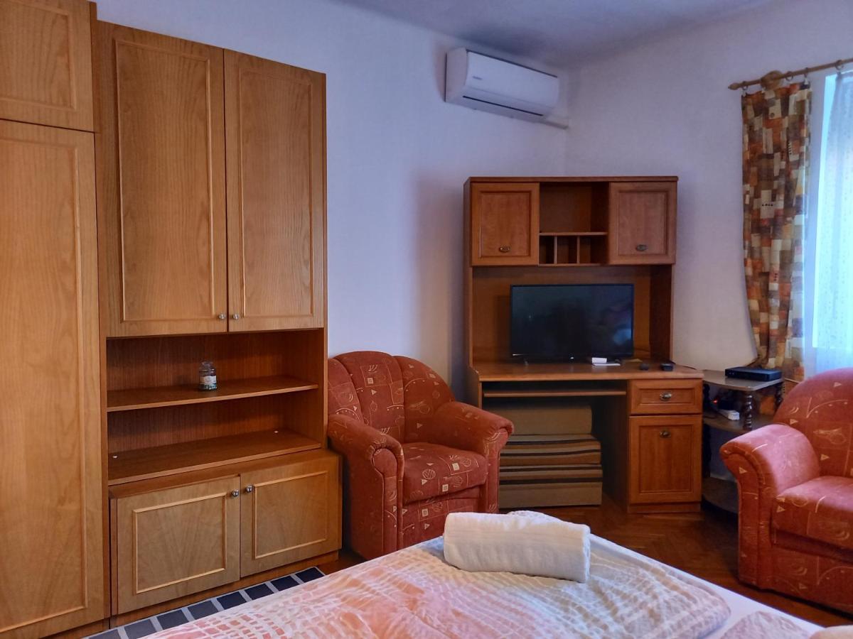Clara Apartman Keszthely Buitenkant foto