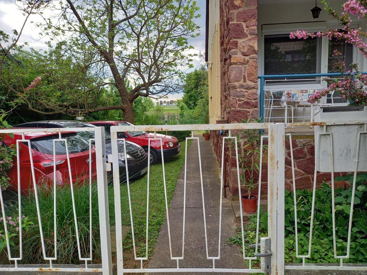 Clara Apartman Keszthely Buitenkant foto