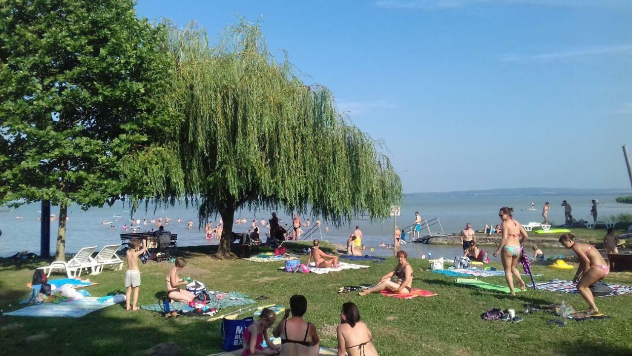 Clara Apartman Keszthely Buitenkant foto