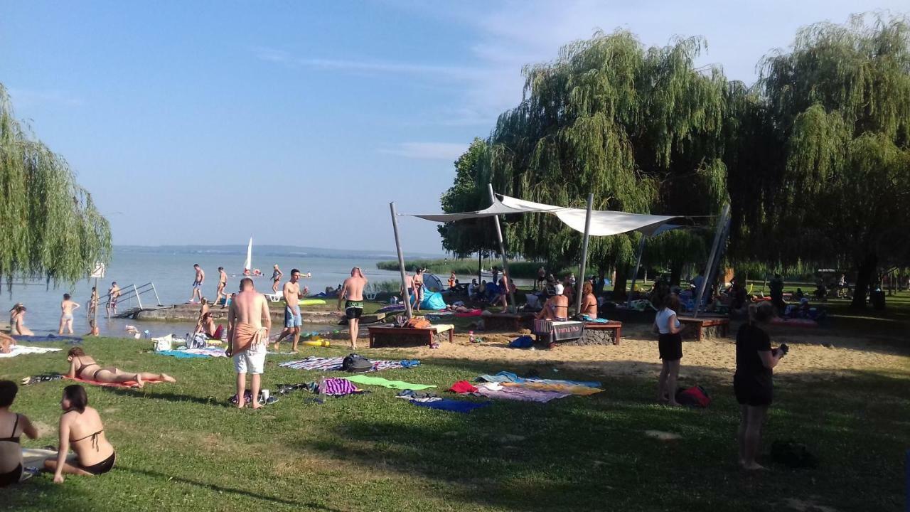 Clara Apartman Keszthely Buitenkant foto