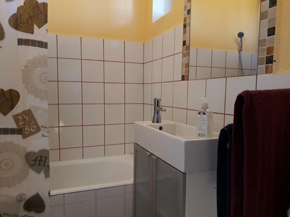 Clara Apartman Keszthely Buitenkant foto
